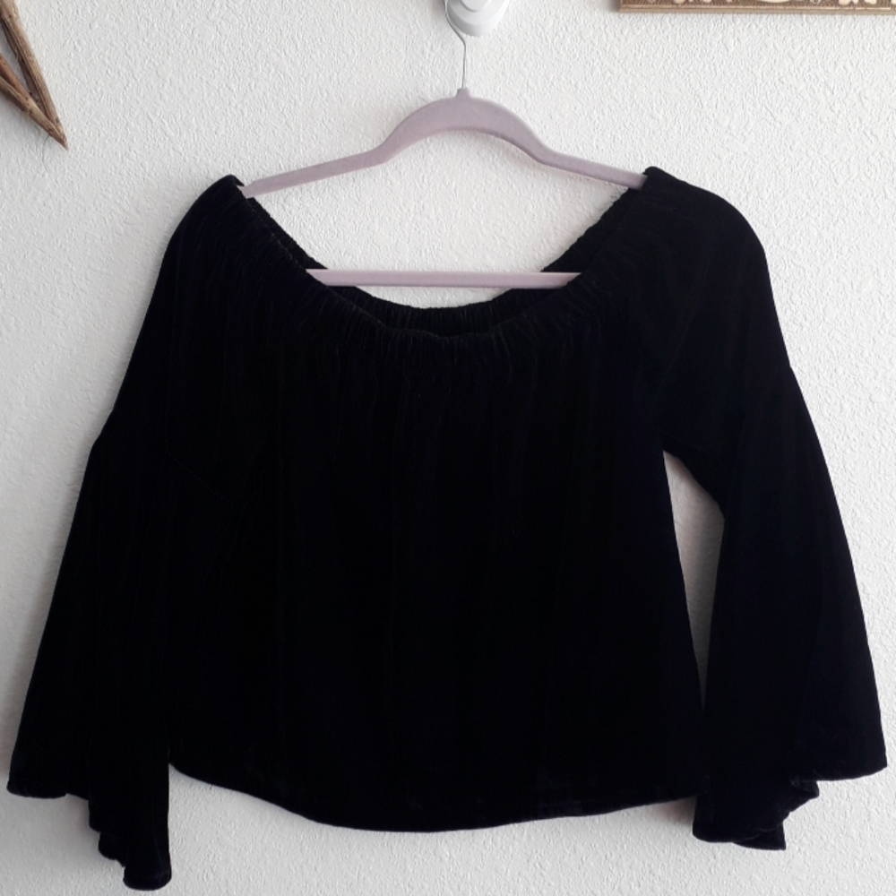 Hollister Bell Sleeve Boho Off Shoulder Top - Picture 3 of 8